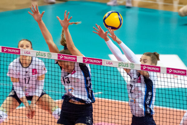 Szczecin 07.11.2025
Siatkowka mecz 5. kolejka Tauron Liga sezon 2025/2026 --- Polish volleyball top league match in Szczecin: Chemik Police - KS DevelopRes Rzeszow
N/Z Kinga Rozynska Wiktoria Przybylo
Fot. Marcin Jasinski/Arena Akcji