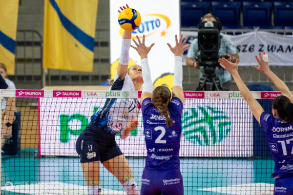 Szczecin 07.11.2025
Siatkowka mecz 5. kolejka Tauron Liga sezon 2025/2026 --- Polish volleyball top league match in Szczecin: Chemik Police - KS DevelopRes Rzeszow
N/Z Weronika Gierszewska Laura Jansen
Fot. Marcin Jasinski/Arena Akcji
