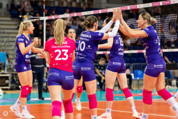 Szczecin 07.11.2025
Siatkowka mecz 5. kolejka Tauron Liga sezon 2025/2026 --- Polish volleyball top league match in Szczecin: Chemik Police - KS DevelopRes Rzeszow
N/Z KS DevelopRes Rzeszow
Fot. Marcin Jasinski/Arena Akcji