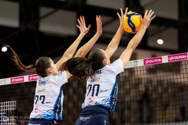 Szczecin 07.11.2025
Siatkowka mecz 5. kolejka Tauron Liga sezon 2025/2026 --- Polish volleyball top league match in Szczecin: Chemik Police - KS DevelopRes Rzeszow
N/Z Maja Koput Katarzyna Partyka
Fot. Marcin Jasinski/Arena Akcji