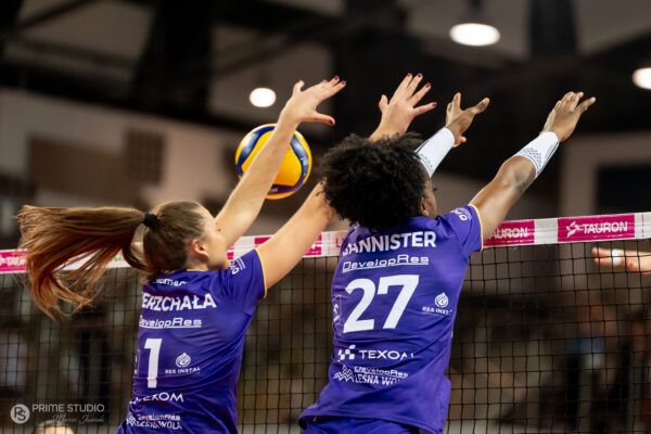 Szczecin 07.11.2025
Siatkowka mecz 5. kolejka Tauron Liga sezon 2025/2026 --- Polish volleyball top league match in Szczecin: Chemik Police - KS DevelopRes Rzeszow
N/Z Dominika Pierzchala Taylor Bannister
Fot. Marcin Jasinski/Arena Akcji