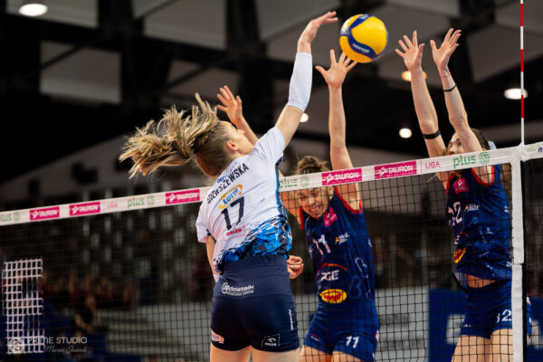 Szczecin 30.03.2026
Siatkowka mecz playoff Tauron Liga sezon 2025/2026 --- Polish volleyball top league playoff match in Szczecin: Chemik Police - PGE Budowlani Lodz
N/Z Weronika Gierszewska Sasa Planinsec
Fot. Marcin Jasinski/Arena Akcji