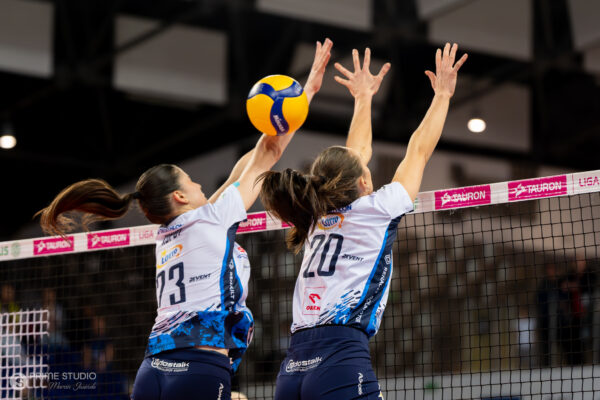 Szczecin 30.03.2026
Siatkowka mecz playoff Tauron Liga sezon 2025/2026 --- Polish volleyball top league playoff match in Szczecin: Chemik Police - PGE Budowlani Lodz
N/Z Maja Koput Katarzyna Partyka
Fot. Marcin Jasinski/Arena Akcji