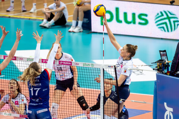 Szczecin 30.03.2026
Siatkowka mecz playoff Tauron Liga sezon 2025/2026 --- Polish volleyball top league playoff match in Szczecin: Chemik Police - PGE Budowlani Lodz
N/Z Julia Orzol Maja Storck
Fot. Marcin Jasinski/Arena Akcji