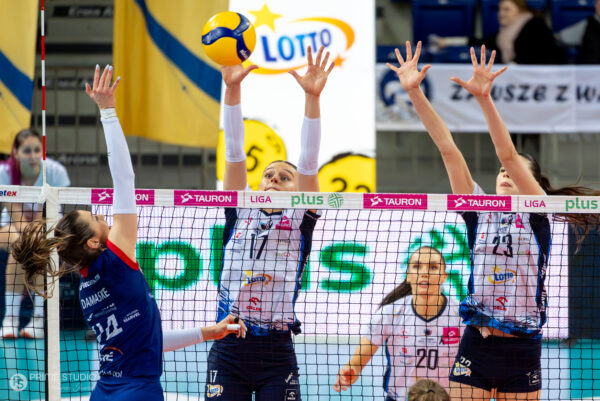 Szczecin 30.03.2026
Siatkowka mecz playoff Tauron Liga sezon 2025/2026 --- Polish volleyball top league playoff match in Szczecin: Chemik Police - PGE Budowlani Lodz
N/Z Weronika Gierszewska Maja Koput Paulina Damaske
Fot. Marcin Jasinski/Arena Akcji