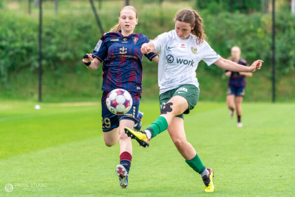 Szczecin 30.05.2026
Pilka nozna mecz 22. kolejka Orlen Ekstraliga Kobiet sezon 2025/2026 --- First Polish Women's football league match in Szczecin: Pogon Szczecin - Slask Wroclaw
N/Z Lena Swirska Daria Sokolowska
Fot. Marcin Jasinski/Arena Akcji