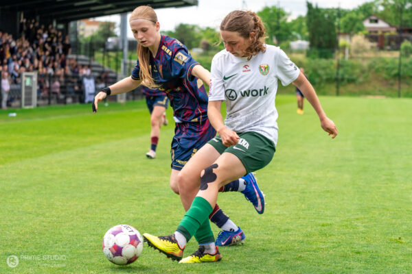 Szczecin 30.05.2026
Pilka nozna mecz 22. kolejka Orlen Ekstraliga Kobiet sezon 2025/2026 --- First Polish Women's football league match in Szczecin: Pogon Szczecin - Slask Wroclaw
N/Z Lena Swirska Daria Sokolowska
Fot. Marcin Jasinski/Arena Akcji