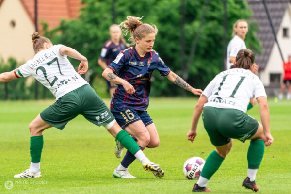 Szczecin 30.05.2026
Pilka nozna mecz 22. kolejka Orlen Ekstraliga Kobiet sezon 2025/2026 --- First Polish Women's football league match in Szczecin: Pogon Szczecin - Slask Wroclaw
N/Z Isabella Cook Joanna Wroblewska
Fot. Marcin Jasinski/Arena Akcji